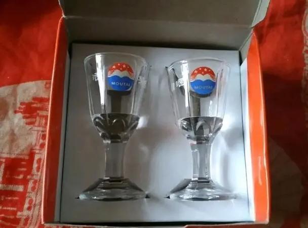 内行人透露：买茅台附赠的2个小酒杯，压根就不只是用来喝酒的