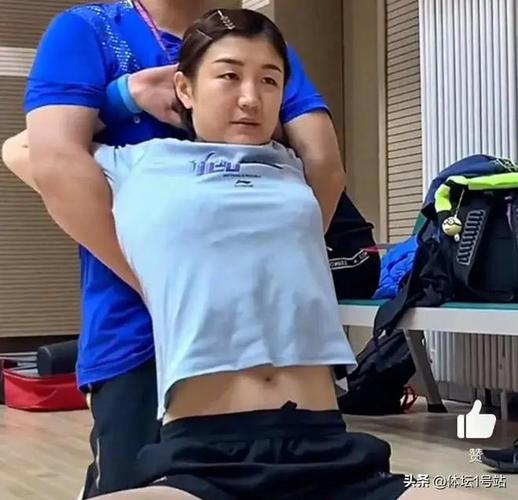 陈梦露脐装亮相北京，离开赛场几个月腹肌依旧清晰可见！