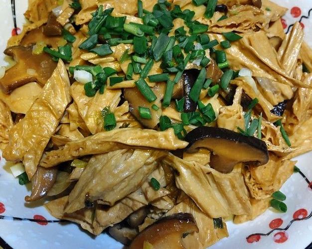 香菇烧腐竹：一场味蕾的狂欢，轻松搞定的家常美味！