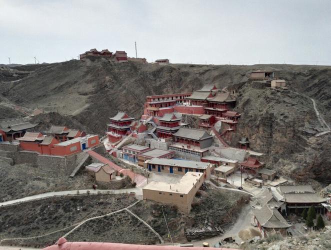 探秘青铜峡牛首山：西北大地的灵秀圣境
