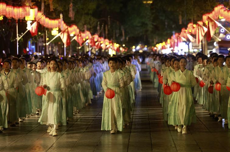 本周六，聊城水上古城将再现古代“簪花祈福”场景！