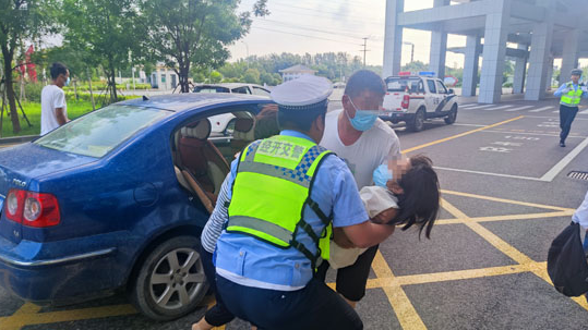20分钟生死时速！济南交警为呼吸衰竭婴儿狂飙开道，网友泪目