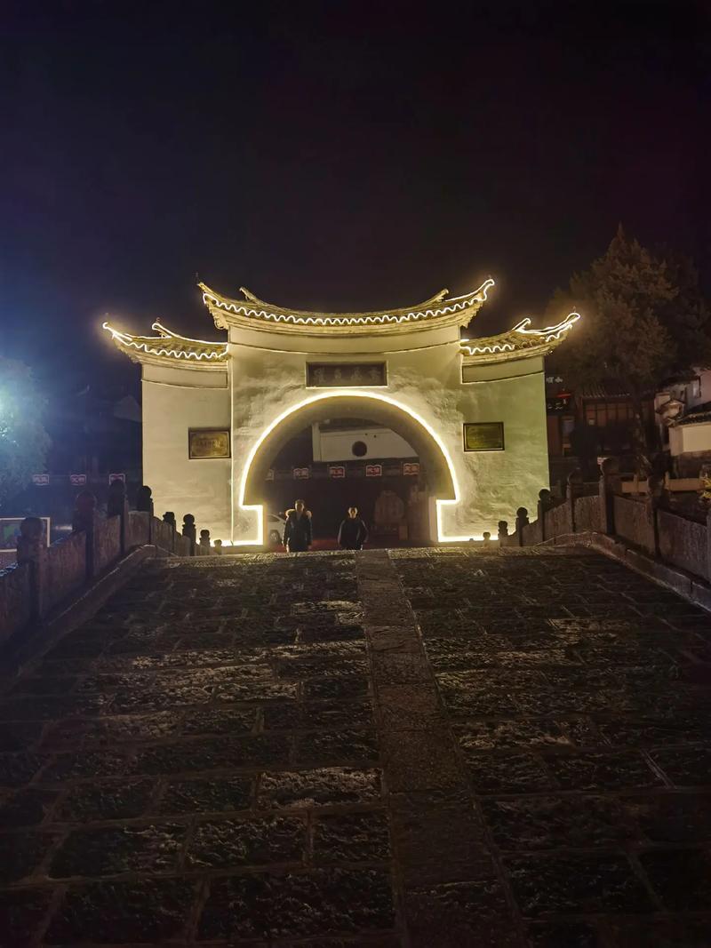 #上热门 创作者扶持计划 夜景中的和顺古镇#原创 旅游