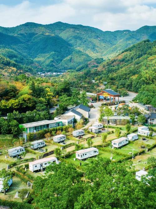 三月三嘿撩撩啰 正规房车营地搭建#露营 帐篷部落 房车营地