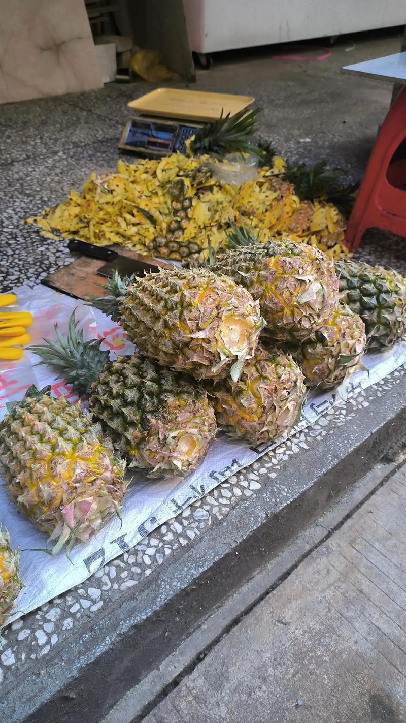 春天菠萝大量上市，路边的小摊看见这几种菠萝，千万不要买！