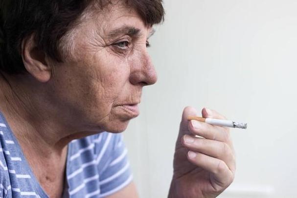 长期吸烟却又坚持喝茶的人，后来都怎么样了？医生说出实话