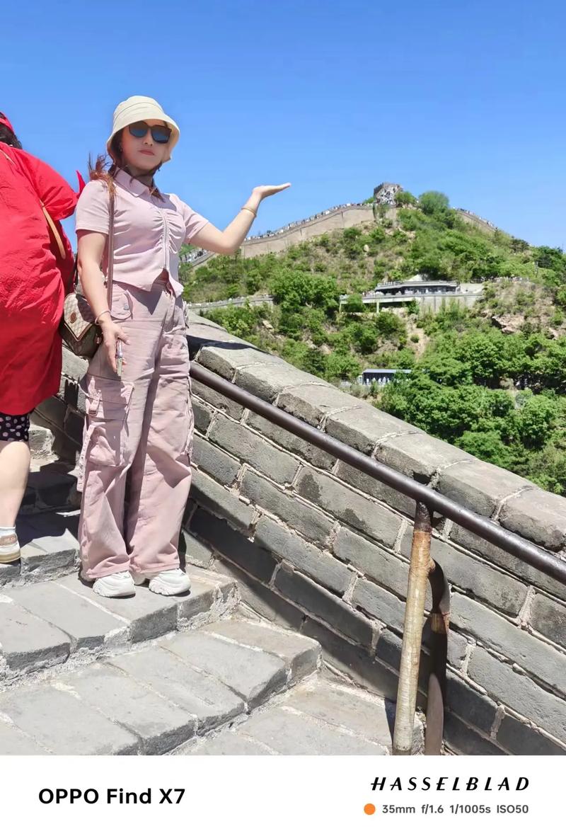澳洲情侣登上长城，竟被这幕景象感动到泪奔！