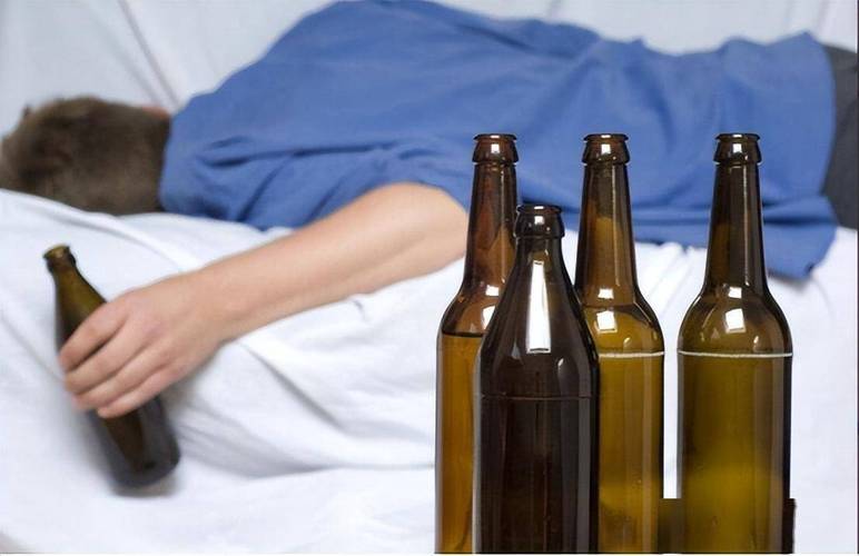 吃晚饭时,经常喝"白酒"的人,最后身体都怎样了?研究终于给出答案