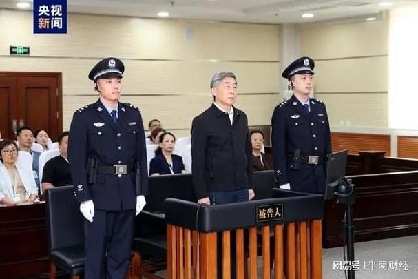 与他人发生关系！搞钱色交易、贪欲膨胀，57岁“老色虎”被开