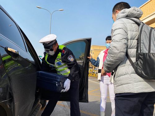 济南交警为生命接力