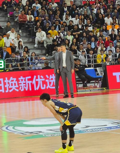 CBA爆大冷!第一第二同时输球,山东狂胜,CBA广东冲进前4