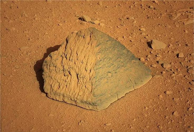 毅力号在火星上发现生命的线索！这块岩石震惊了NASA！