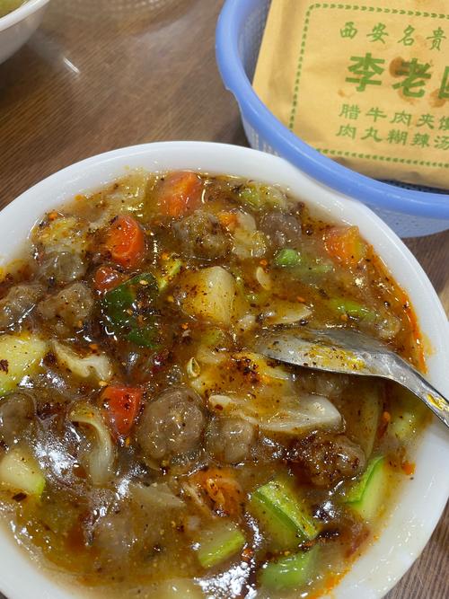中午没吃好，下午加个餐，老李肉夹馍