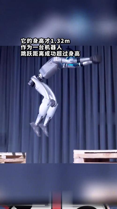 首届机器人马拉松上演史诗级翻车，宇树科技连夜辟谣