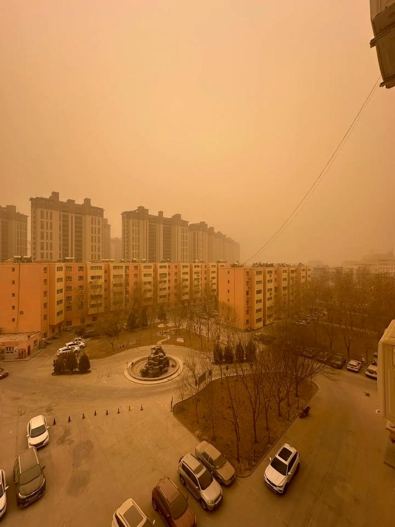 无奈的南疆沙尘天气，希望早点结束，还这座军垦新城一片蓝天