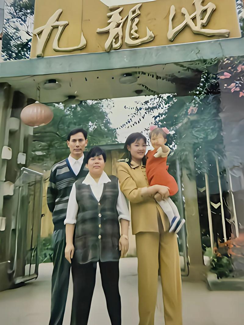 人民广场曾有一个叫“徐疯子“的人，太有年代感了！现在可安好？