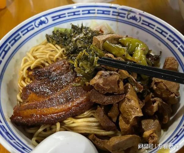 南京金陵小区火爆大肉面馆，招牌老卤大肉，肉大卤香重口味，过瘾