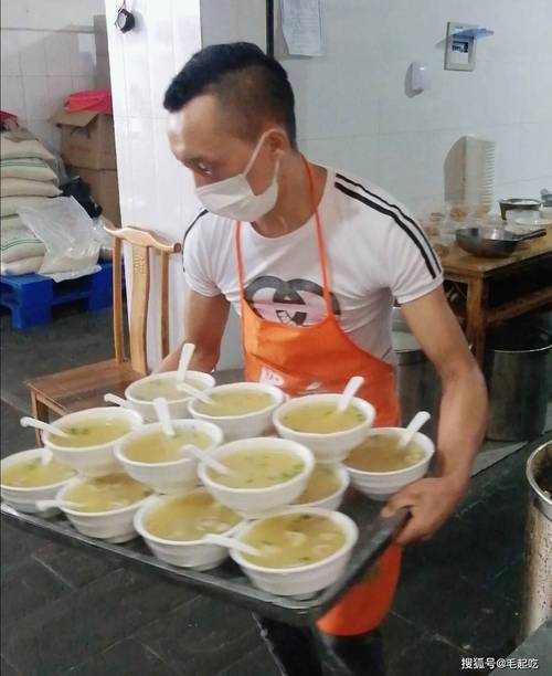 荣昌的书记大晚上还在拼，探访小巷里的苍蝇馆子，最接地气的书记