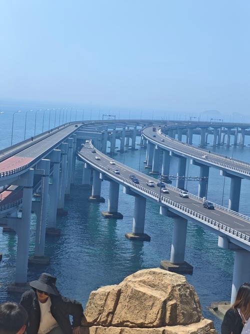 海边漫步，阳光明媚，风景如画！看山、看海、看大桥！