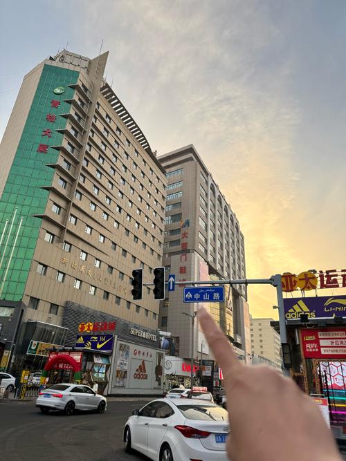 在乌鲁木齐乘坐19路，从13户到石化1号路口，看沿途街景