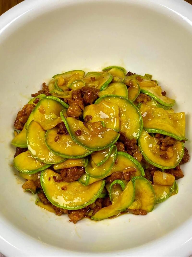 最近很火的西葫芦吃法，饭店一份58，在家成本不到5元，真解馋