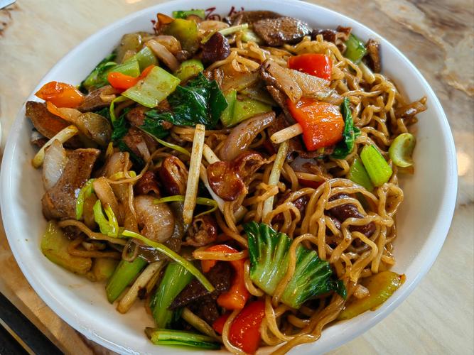 面馆老板年入几十万，说漏嘴，道出炒面想好吃，牢记3个“教训”