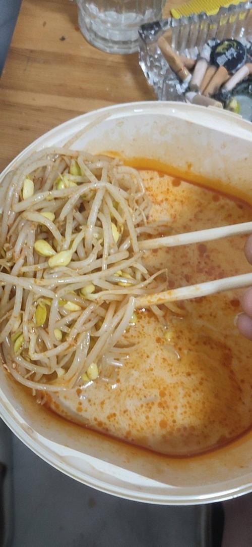 麻辣烫有多贵？豆芽一斤60块！青菜66一斤肉贵！小料汤底钱另算！