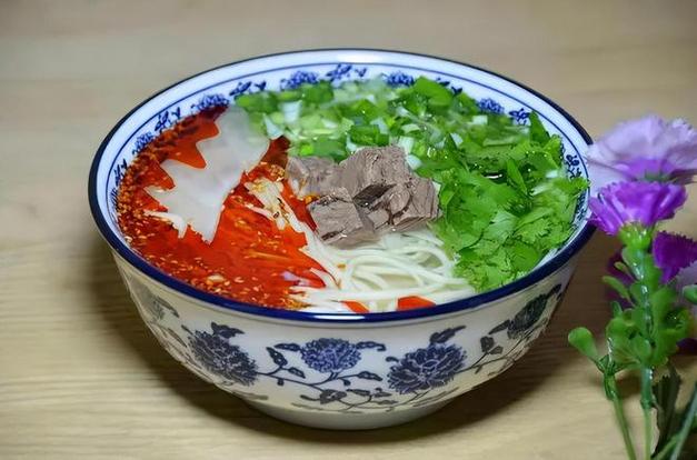 风靡一时的兰州拉面，为何很少人去吃了？4个扎心原因赶跑了顾客