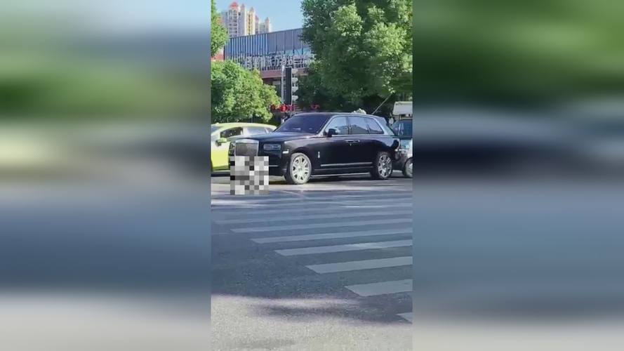 又接大单了！托运一台劳斯莱斯去新疆，午餐红椒酱拌竹升面怼一锅