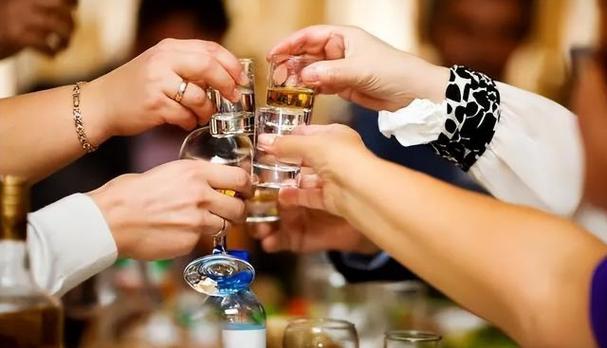 网友隔空与东哥敬酒碰杯：大丈夫当如是！