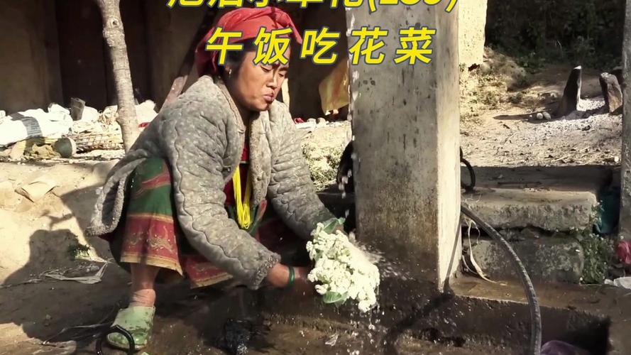 尼泊尔翠花的晚宴，今天煮了一根中国带来的香肠，全家人第一次吃